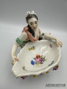 Ваза для сладостей с фигурой девушки. Фарфор, роспись, лепка, Meissen, Германия, конец 19 — начало 20 века