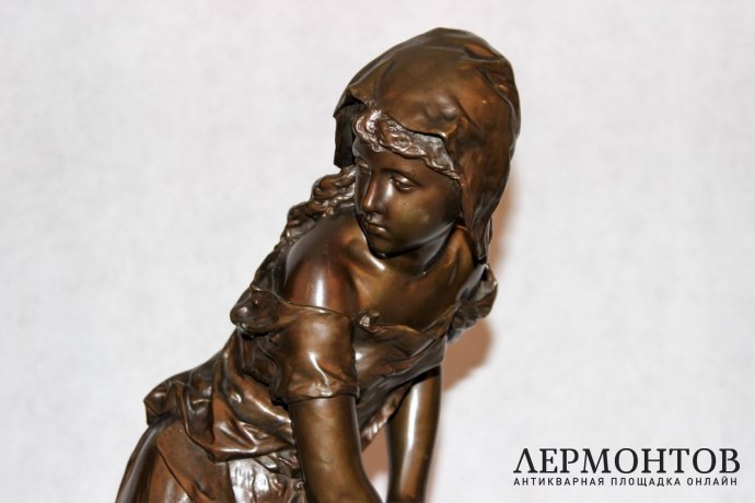 Скульптура. Девушка у фонтана. Бронза. Матюрен Моро. Франция