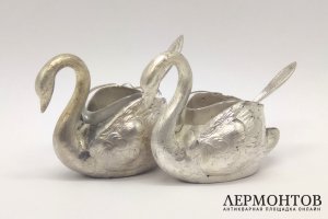 Парные солонки Лебеди, с ложечками. Серебрение. Российская империя, Norblin, 1908-14.
