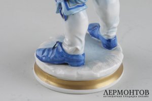 Статуэтка  Скрипач. Фарфор, ALGORA, Испания. Начало XX века.