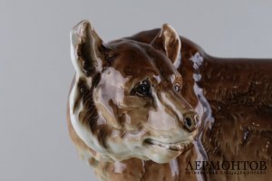 Статуэтка. Бурый медведь. Фарфор. Royal Dux, Чехословакия. c. 1959 год.