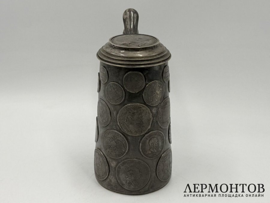 Кружка c монетами и копией медали За победу при Гангуте. Россия, 1893 год. Серебро 84