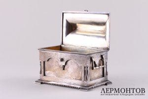 Шкатулка в русском стиле. Серебро 84 пробы, штамп, литье, гравировка. Россия, 1895 г. 