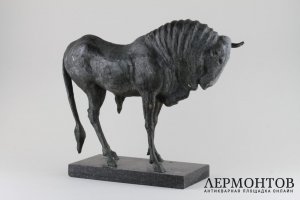 Антилопа гну. Скульптор - Андрей Марц. Силумин, мрамор. 1990-е гг.