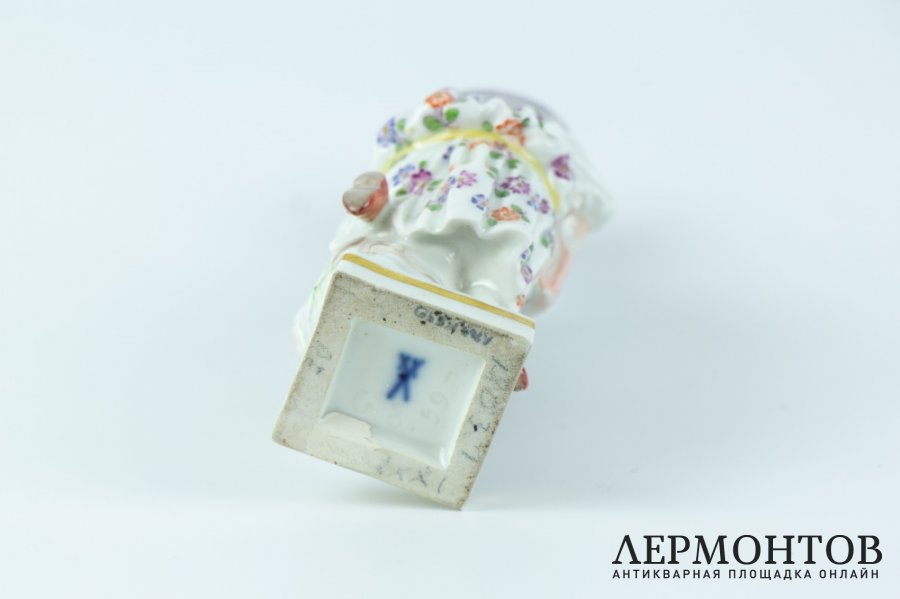 Миниатюра Сборщица винограда. Германия, Мейсенская фарф. ман-ра, 1920-30-е гг. 