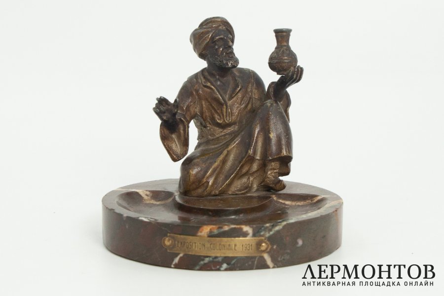 Статуэтка Араб Продавец масла. Франция, 1930-е гг. Шпиатр. Мрамор.