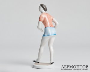 Статуэтка «Игрок в пинг-понг». Фарфор, Hollóháza, Венгрия, 1960–1970-е годы