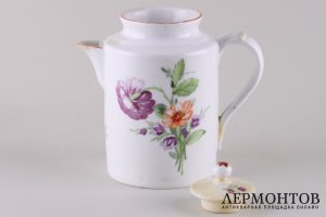 Молочник из сервиза с цветочным декором и маркой Придвор. Россия, ИФЗ, 18 в.