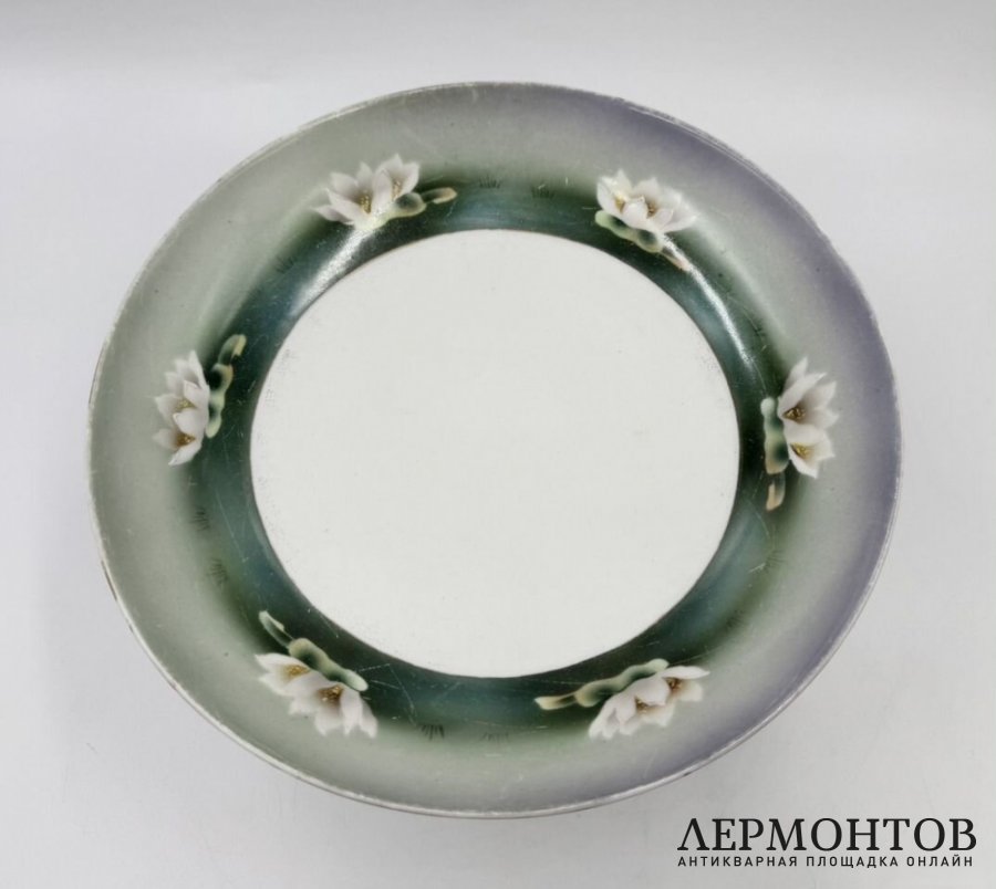 Ваза Кувшинки. Россия, Кузнецов, 1900-е гг. Фарфор, деколь с подрисовкой.