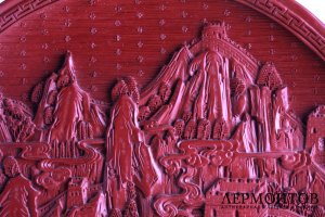 Декоративное блюдо на подставке. Многослойный Пекинский лак. Китай. XX в.