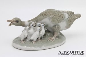 Скульптура Гусиный переполох, авторская с подписью А. Сотникова. СССР, Дулево 1940-50