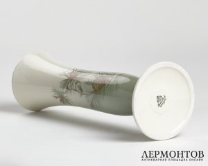 Ваза «Сосновая ветка». Фарфор, Rosenthal, Германия, 1940 год