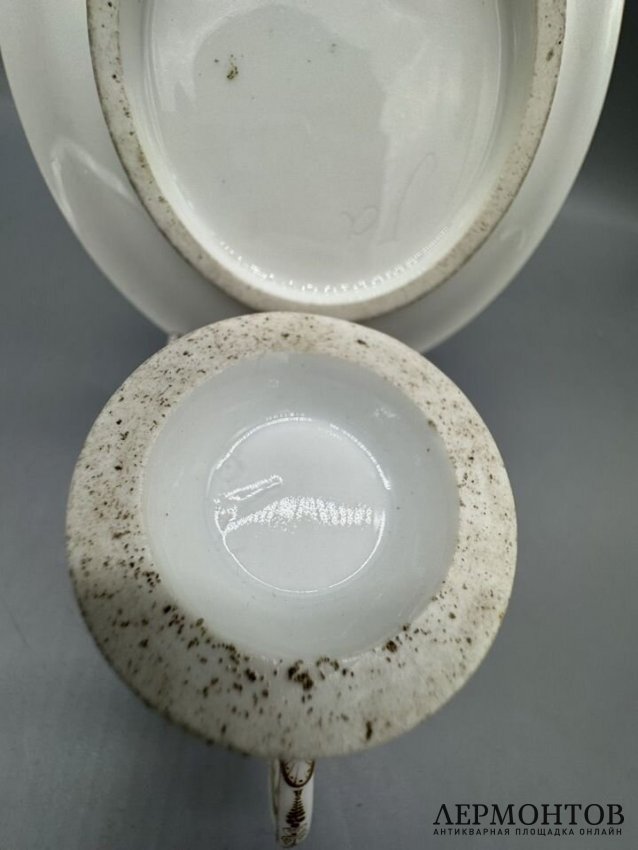 Кофейная пара с пейзажем в стиле ампир. Фарфор, роспись, золочение, Западная Европа, 1820–1840 годы