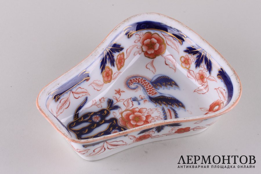 Шкатулка Цветы и птицы. Фарфор, роспись. Российская империя, ИФЗ, 1825-1850