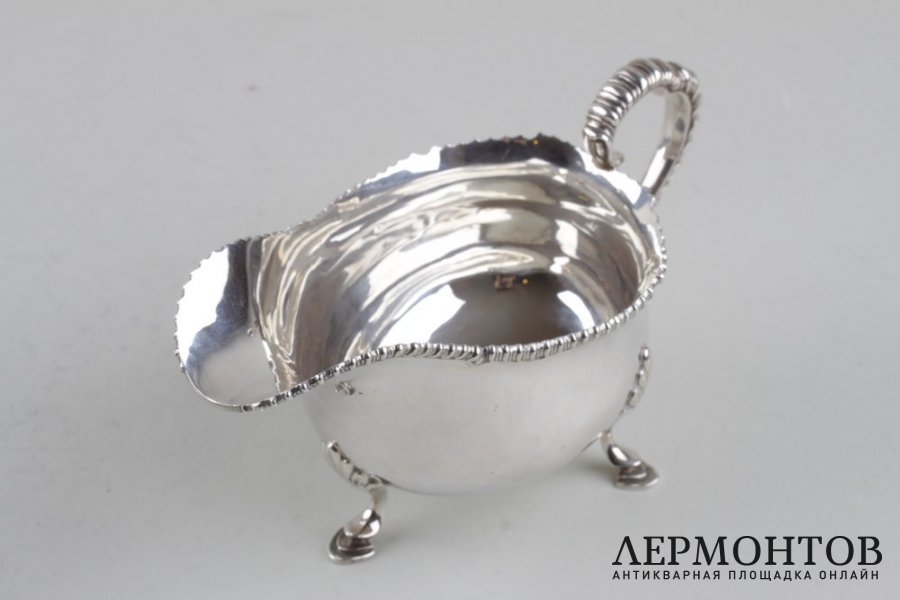 Соусник в классическом стиле. Atkin Brothers. Серебро 925 пробы. Англия, 1912 год.