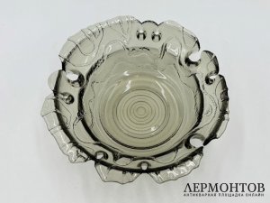 Салатник кора из антрацитового стекла. Завод Неман, автор Мурахвер, 20 век. Стекло.