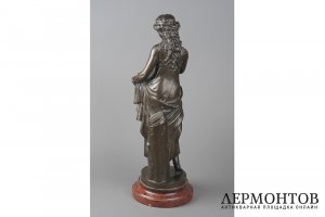 Скульптура Девочка с фруктами. Франция, Париж, автор мод. Clodion, 2 пол.19 в. Бронза