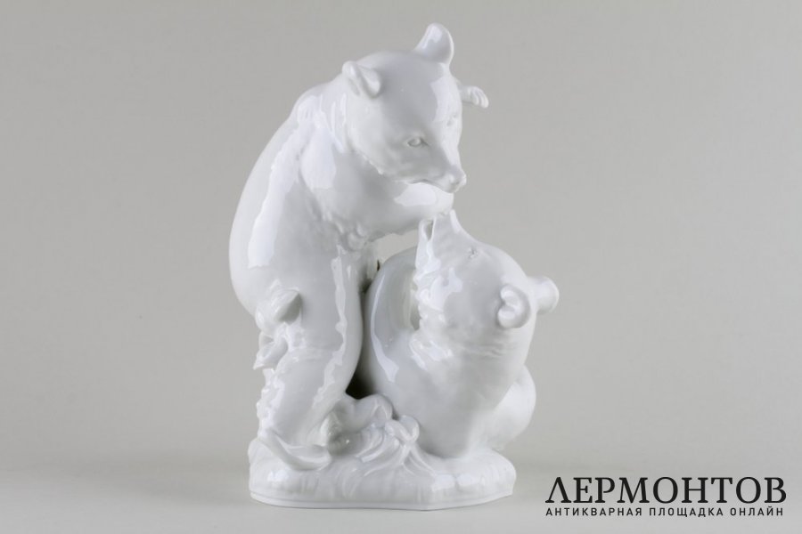 Статуэтка Молодые играющие медведи. Фарфор.  Meissen, Германия, Alexander Struck.