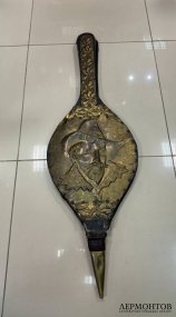 Каминные мехи с кавалером в шляпе. Латунь, дерево, Великобритания, 2-я половина 20 века