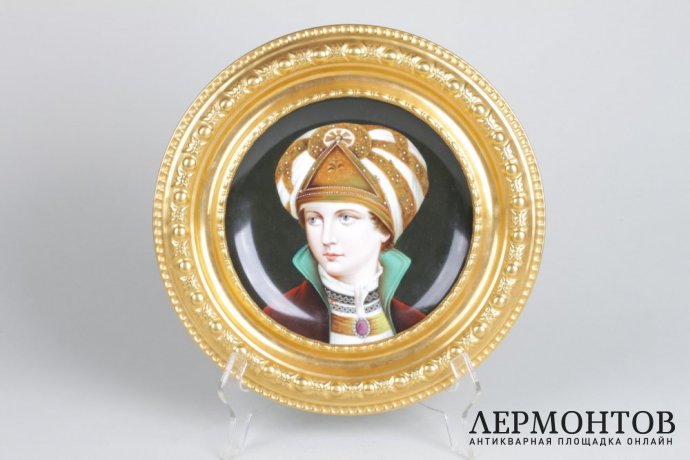 Тарелка с женским портретом в головном уборе. Зап. Европа, кон. 19 - нач. 20 вв. Фарф