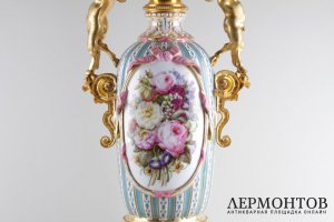 Лампа с фигурками сатиров и живописными рисунками в резервах. Фарфор. Россия, ИФЗ.
