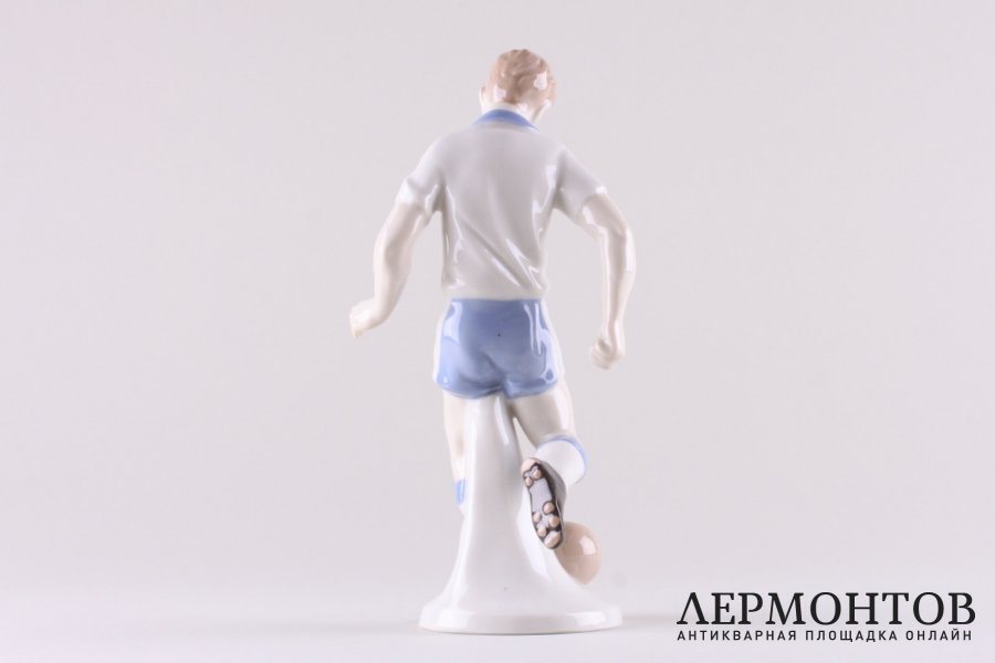 Статуэтка Футболист. Германия, фабрика Wagner Apel. Фарфор, роспись. 1960-е гг.