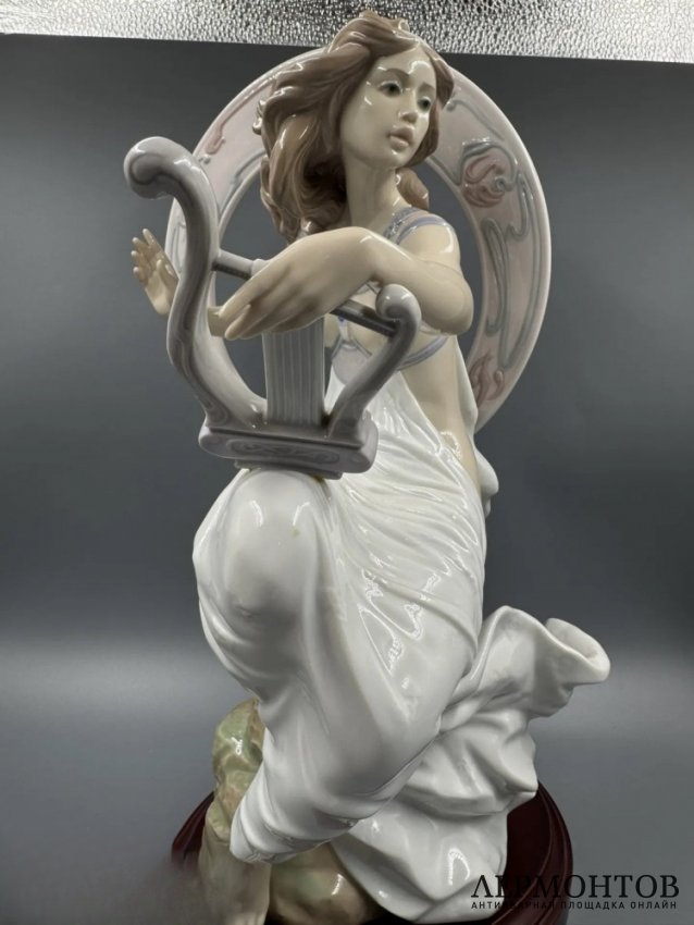 Статуэтка «Девушка с арфой». Фарфор, роспись, Lladro, Испания