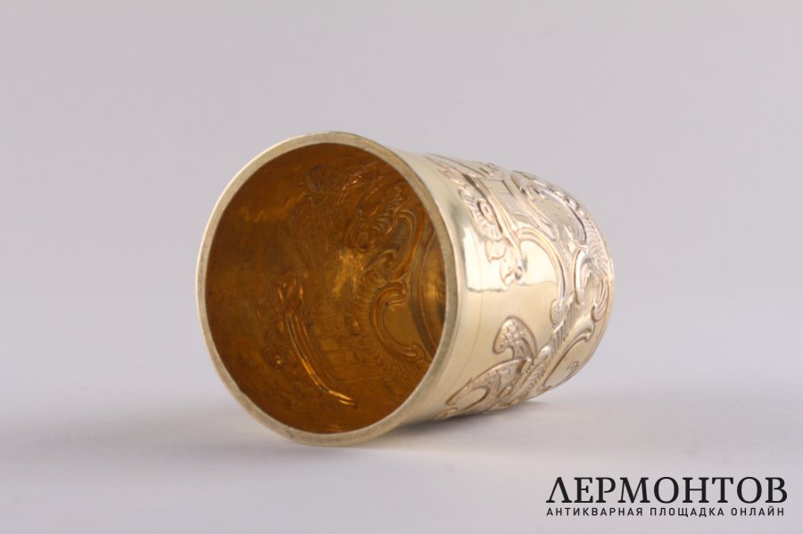Стакан - орловик с рокайльным узором. Серебро, золочение. Москва, 1782 год.