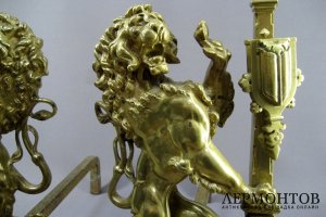 Аксессуар для укладки дров в камине Львы. Бронза, золочение. Франция, XIX век.