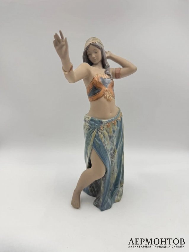 Статуэтка «Ритм Востока II». Фарфор грес, Lladro, скульптор Alfredo Llorens, Испания, 2005–2008 годы
