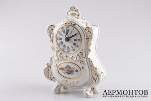 Часы настольные белые. Фарфор, роспись. Royal Dux, XX век.