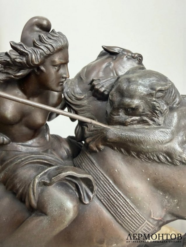 Скульптура «Сражающаяся амазонка». Шпиатр, по модели А. Кисса, H. Gladenbeck, Германия, конец 19 — начало 20 века