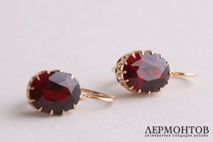 Серьги. Золото 56 пробы, гранаты. Российская империя, Москва, нач. XX века.