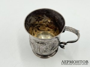 Кружка с растительным орнаментом. Англия, Лондон, 1765 год. Серебро, выколотка.