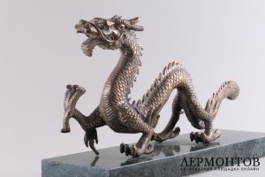 Скульптура Дракон. Китай, 2 половина 20 в. Бронза, литье. Камень, полировка.
