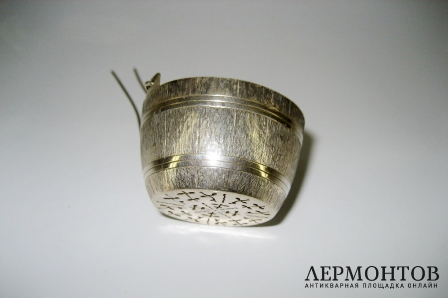 Ситечко Ведро. Серебро 950 пробы, золочение. Франция, XIX век.