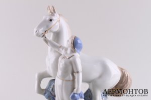 Статуэтка Колхозница с конем. СССР, Гжель, автор Бессарабова, 1950-1960-е гг. Фарфор.
