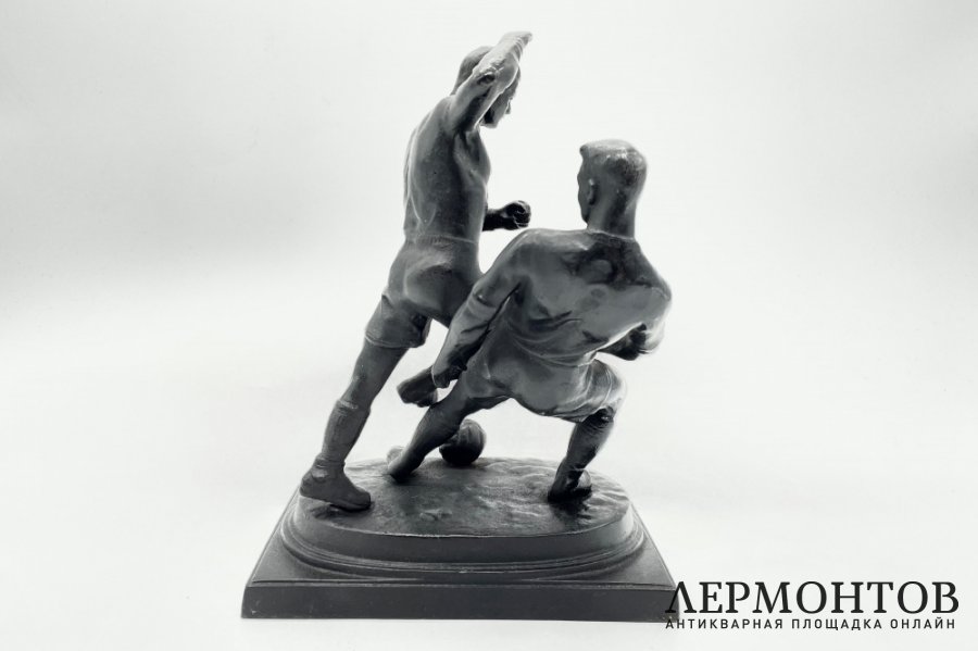 Скульптурная композиция Футболисты. СССР, Касли, А. В. Чиркин, 1960 год. Чугун.