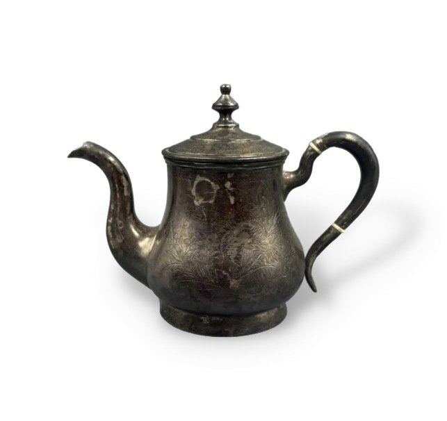 Чайник с птичкой и бабочкой. Серебро 84 пробы, И. Щетинин, Россия, 1880-е годы
