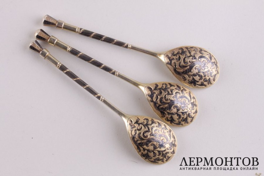 Чайные ложки с чернью. Серебро 84 пробы. Россия, 1880-е годы.