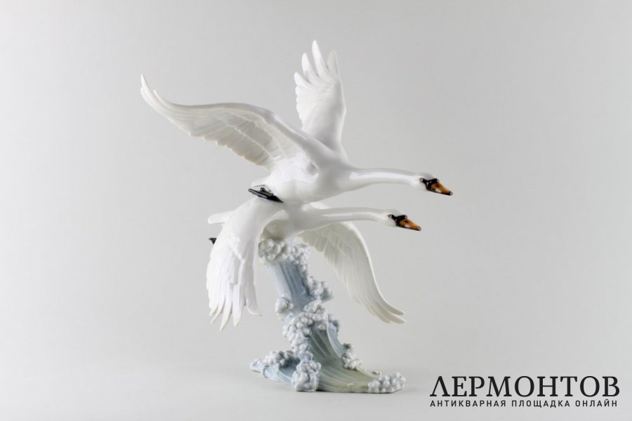 Статуэтка Лебеди. Фарфор.  Hutschenreuther, Германия, H. Achtziger, 1950-е гг.