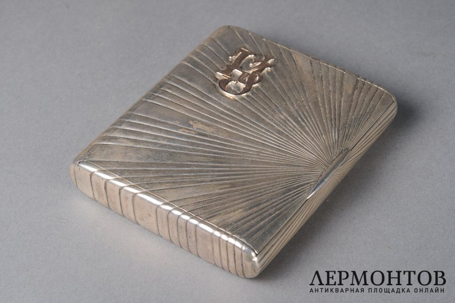 Портсигар в стиле модерн с накладкой вензелем. Россия, Москва, 1900-е гг., мастер ИК.