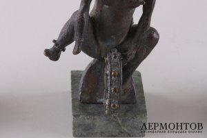 Триптих Мелкие страсти. С.А. Савин. Бронза, камень. Россия, 1980-2000-е гг.