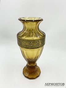 Ваза Амазонки янтарное стекло. Богемия, Moser, 20 век. 