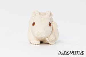 Статуэтка Зайка. Россия, мастер-косторез Виктор Вихлянцев, 1998 год. Кость.