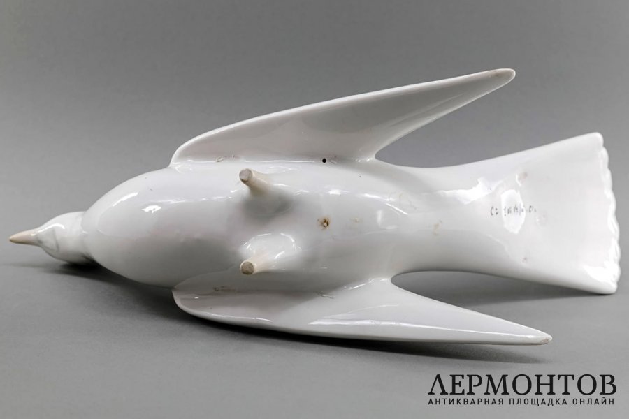 Скульптура Кукушка. Фарфор, роспись. СССР, Дулево, А. Сотников, 1961 год.