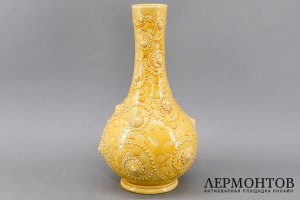 Ваза с орнаментом в византийском стиле. Россия, Кузнецов, 1890е. Фаянс