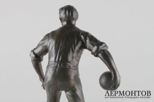 Статуэтка Боулингист. Зап. Европа, 1930-1940-е гг. Металл, патинирование. Камень.