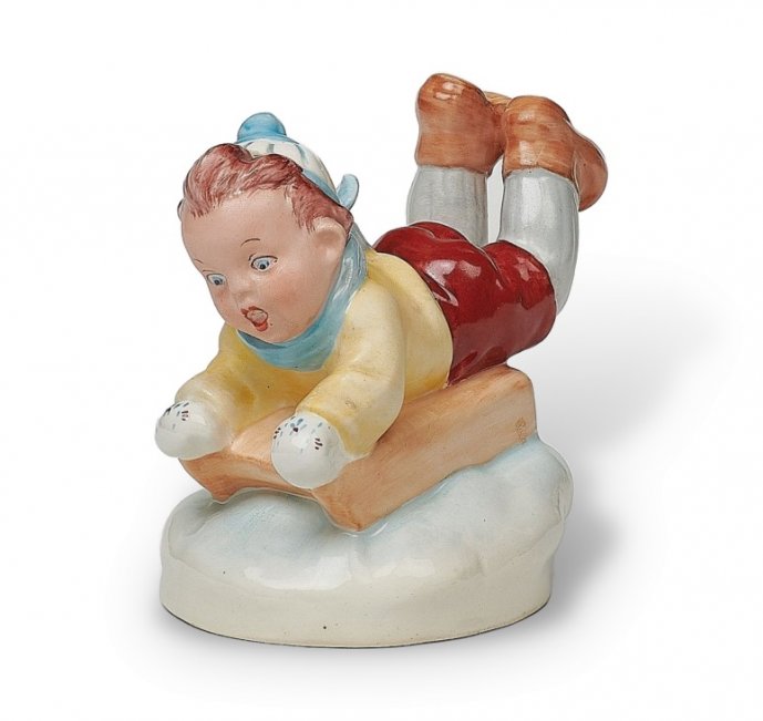 Статуэтка «Девочка на санках». Фарфор, Royal Dux, Чехословакия, 1940 год