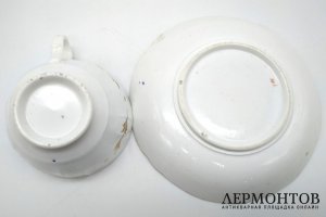 Фарфор, полихромная роспись, крытье кобальтом, золочение.  Высота чашки 7,8 см. Диаметр блюдца 14,8 см.   В хорошей сохранности.